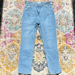 Abercrombie & Fitch Curve Love 90’s Slim Straight Ultra High Rise